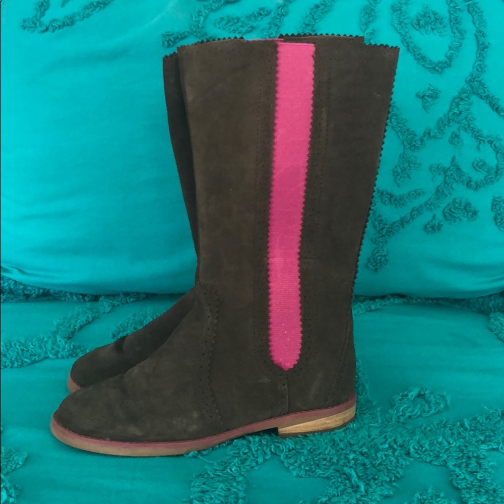 Boots - Picture 2 of 6